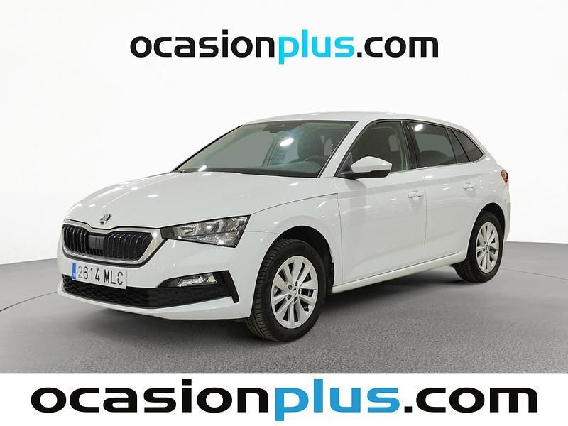 Blanco Usado 2023 Skoda Scala Ambition Utilitario | 17.680 € (Precio justo) - Imagen 1/4