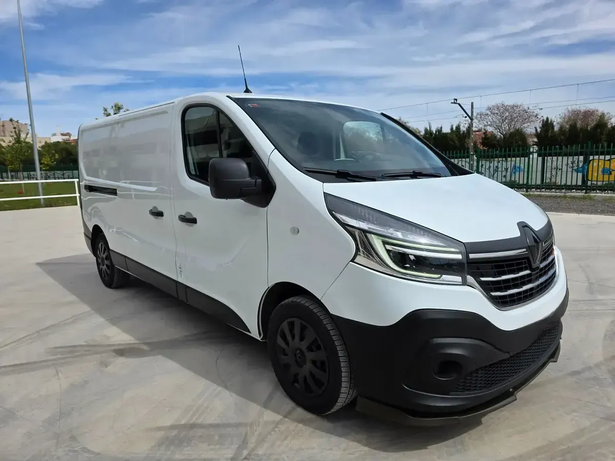 Usado Renault Trafic 120 CV (88 kW) 2020 Blanco Monovolumen