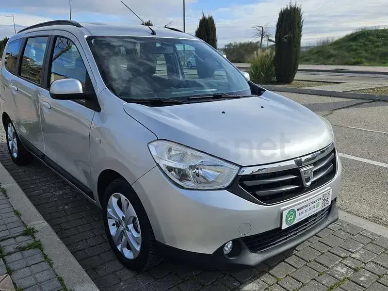 Usado Dacia Lodgy Lauréate 115 CV (84 kW) 2014 Gris / plata Monovolumen