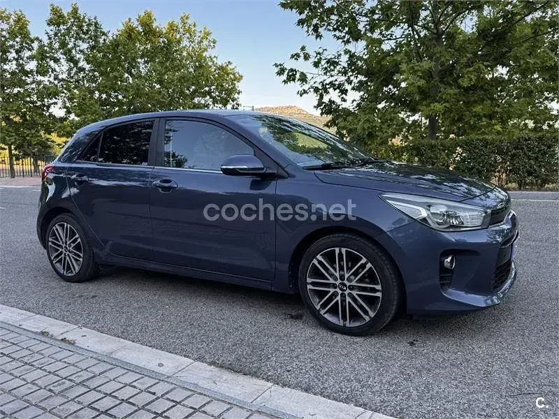 Usado Kia Rio 100 CV (73 kW) 2017 Azul Berlina