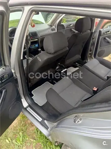 Usado VW Golf IV Advance 100 CV (73 kW) 2003 Gris / plata Familiar