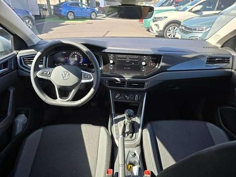 Usado VW Polo 95 CV (69 kW) 2025 Plateado Utilitario