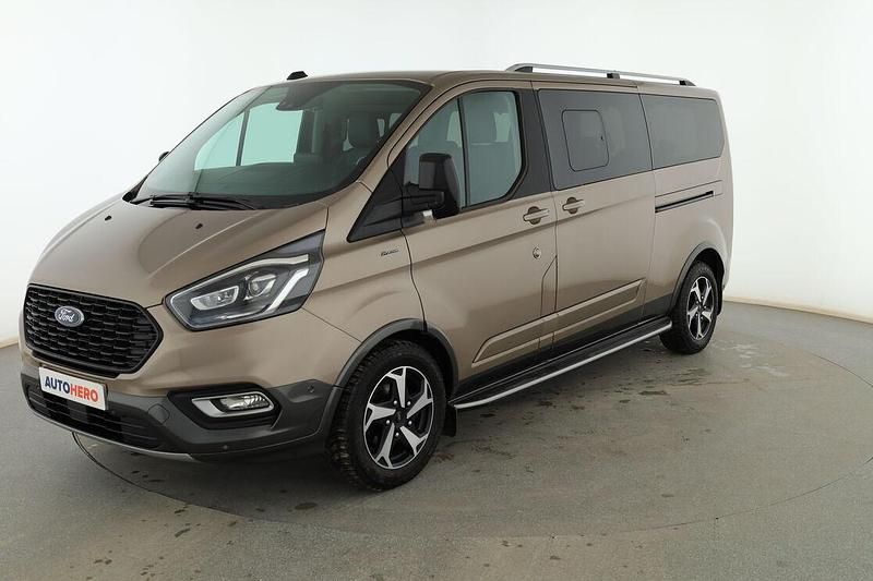 Usado Ford Tourneo Active 185 CV (136 kW) 2022 Gris Monovolumen