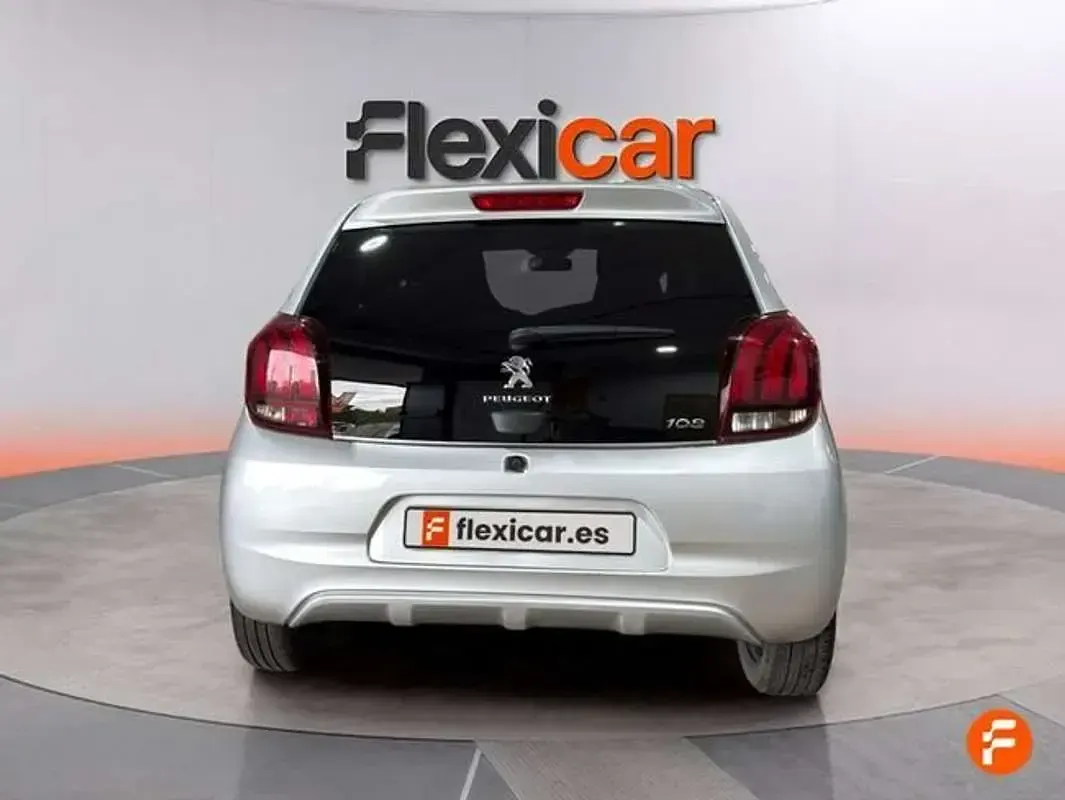 Usado Peugeot 108 Active 72 CV (52 kW) 2021 Gris Utilitario