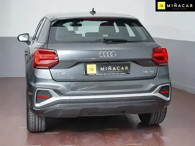 Usado Audi Q2 S-Line 150 CV (110 kW) 2024 Gris SUV