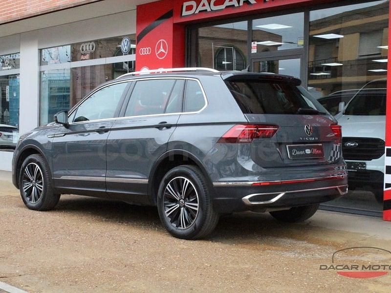 Usado VW Tiguan R-line 150 CV (110 kW) 2022 Gris / plata SUV