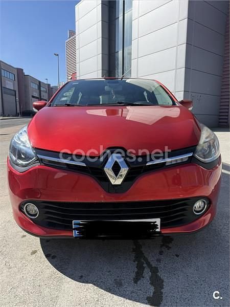 Usado Renault Clio IV Dynamique 90 CV (66 kW) 2015 Rojo Berlina