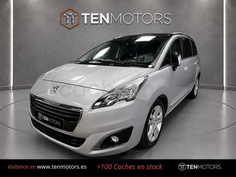 Usado Peugeot 5008 Style 120 CV (88 kW) 2016 Gris / plata Monovolumen