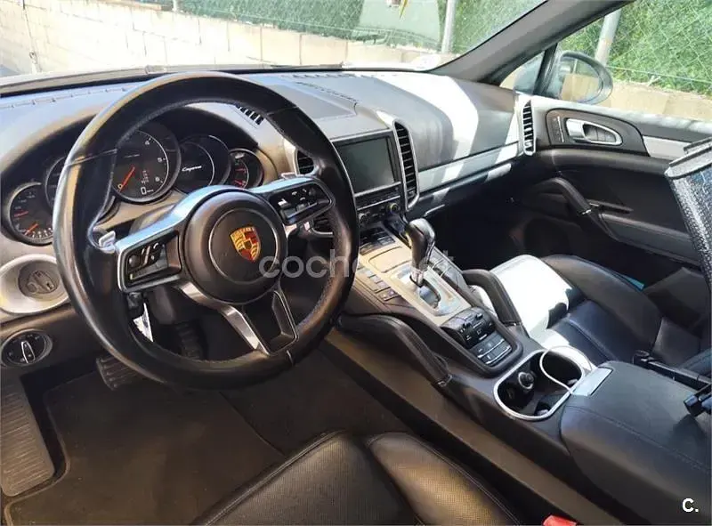 Usado Porsche Cayenne Diesel 262 CV (192 kW) 2015 Gris / plata SUV