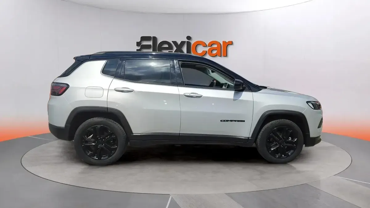 Usado Jeep Compass 131 CV (96 kW) 2022 Gris SUV
