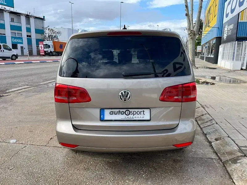 Usado VW Touran Advance 105 CV (77 kW) 2015 Beige Monovolumen