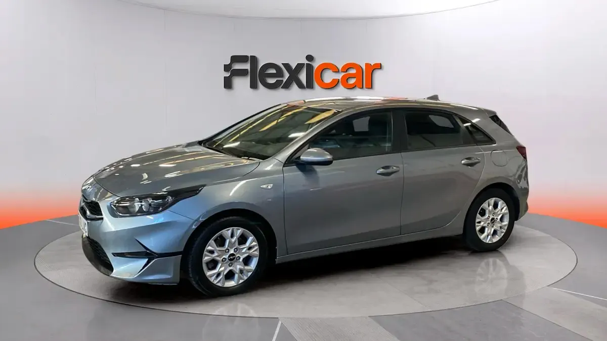 Usado Kia Ceed 101 CV (74 kW) 2021 Gris Utilitario