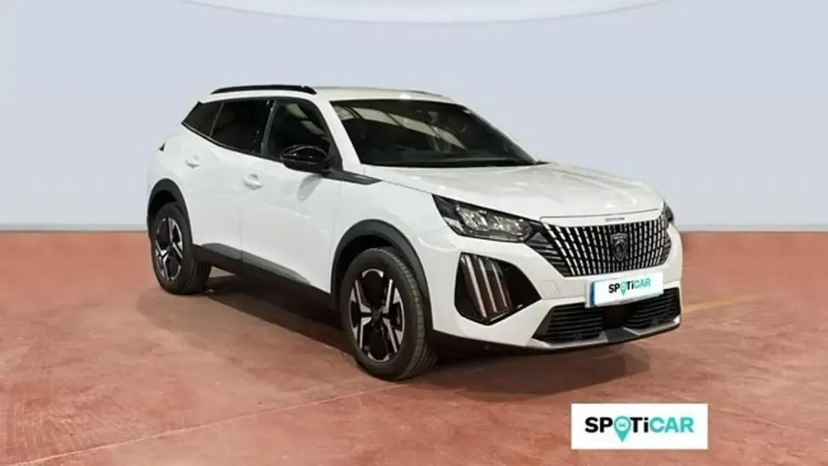 Usado Peugeot 2008 Allure 100 CV (73 kW) 2024 Blanco SUV