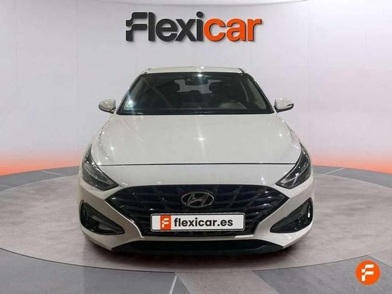 Usado Hyundai i30 120 CV (88 kW) 2021 Blanco Berlina
