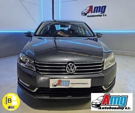 Usado VW Passat Trendline 105 CV (77 kW) 2014 Gris Berlina