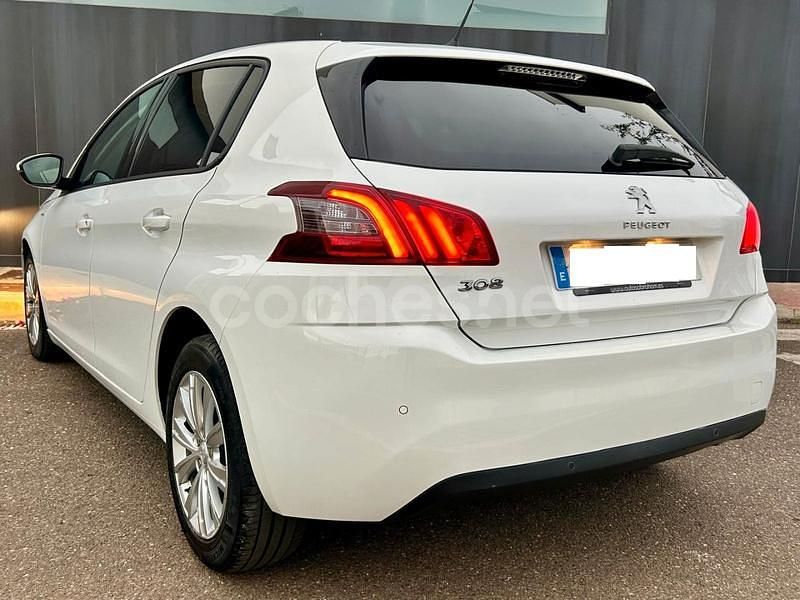 Usado Peugeot 308 Style 130 CV (95 kW) 2020 Blanco Berlina
