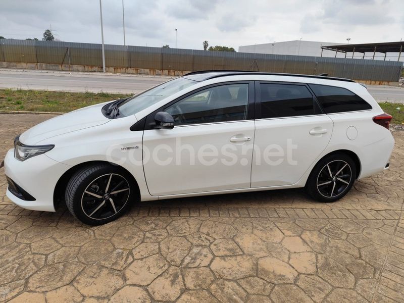 Blanco Usado 2017 Toyota Auris Hybrid Active Familiar | 12.999 € (Precio justo) - Imagen 1/3