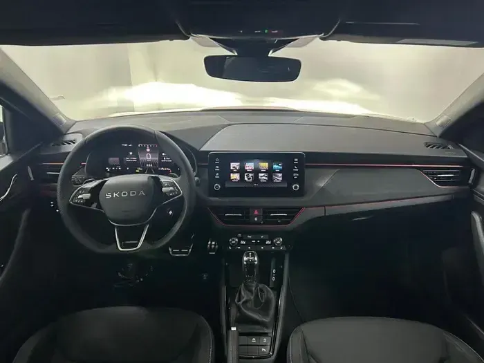 Nuevo Skoda Scala 115 CV (84 kW) 2025 Rojo Utilitario