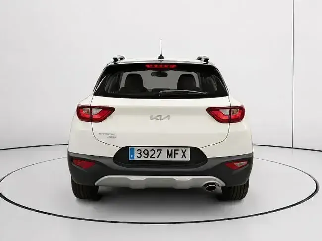 Usado Kia Stonic 100 CV (73 kW) 2023 Negro SUV