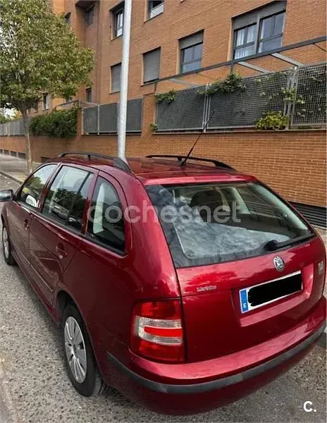 Usado Skoda Fabia Comfort 80 CV (58 kW) 2006 Granate Familiar