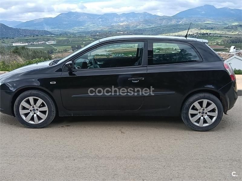 Usado Fiat Stilo 95 CV (69 kW) 2007 Negro Familiar