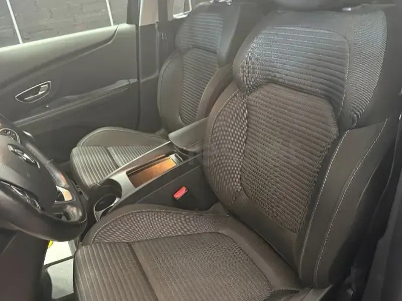 Usado Renault Grand Scénic IV Zen 110 CV (80 kW) 2018 Negro Monovolumen