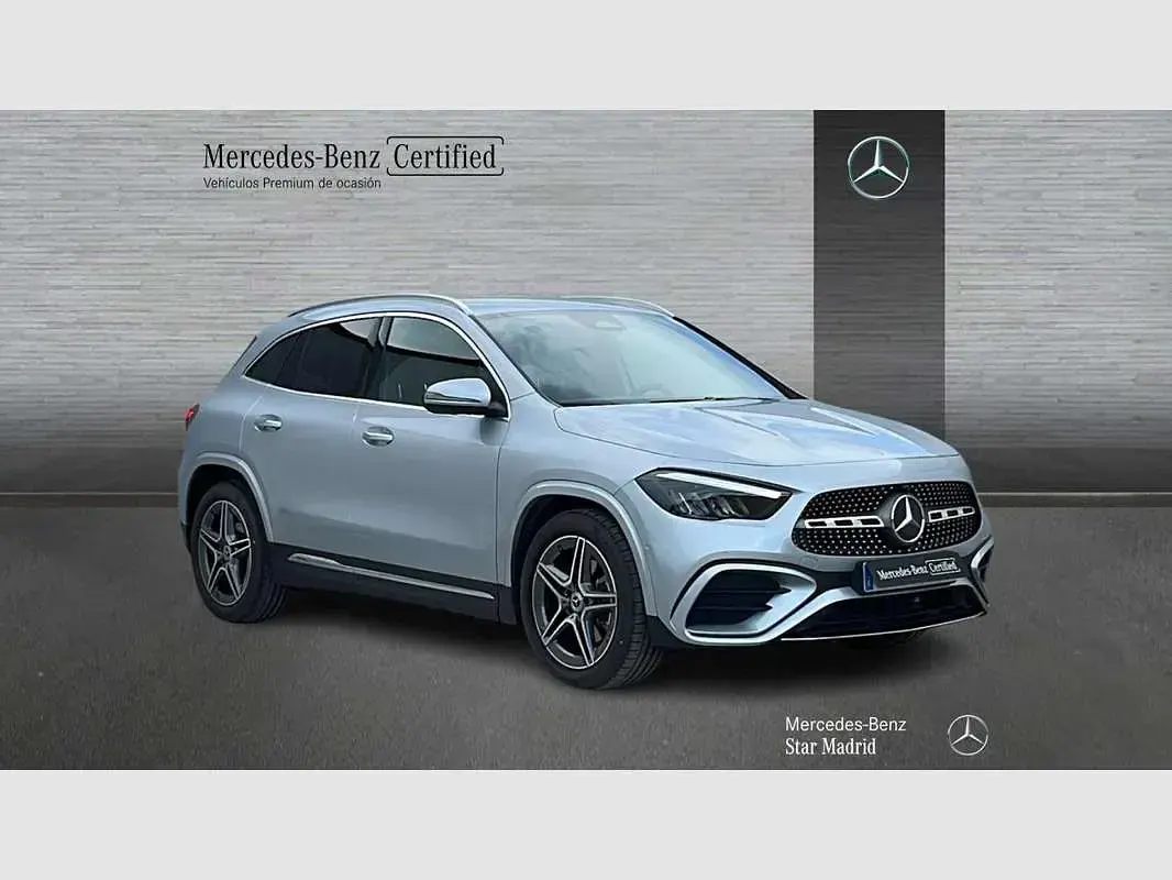 Usado Mercedes GLA200 150 CV (110 kW) 2025 Plateado SUV