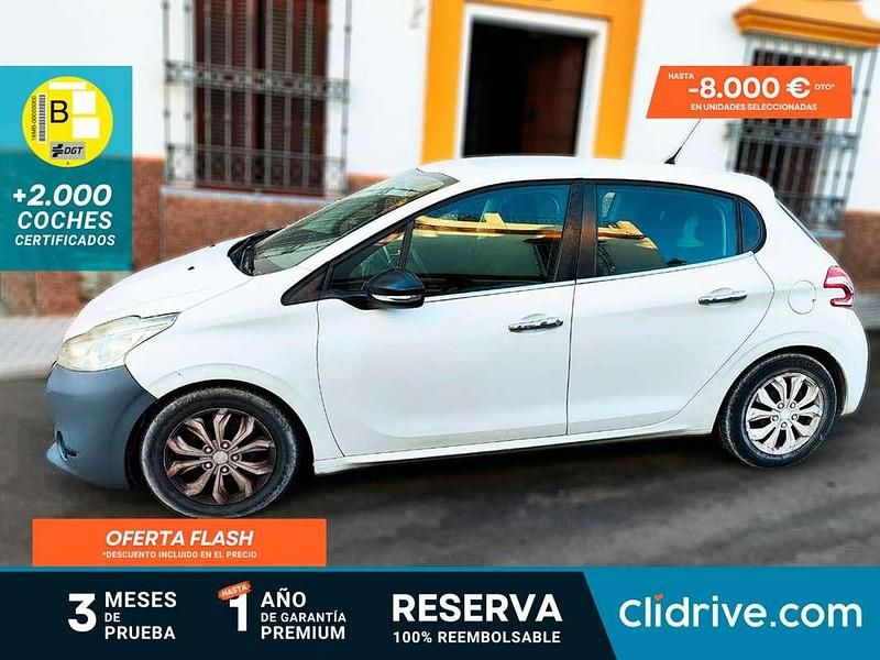 Blanco Usado 2014 Peugeot 208 Access Utilitario | 4990 € (Super precio) - Imagen 1/3