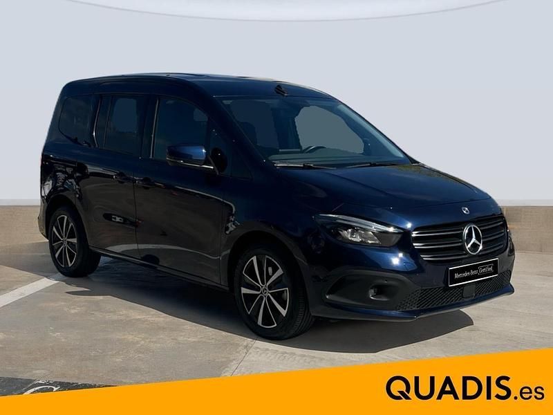 Usado Mercedes T180 116 CV (85 kW) 2024 Azul Monovolumen