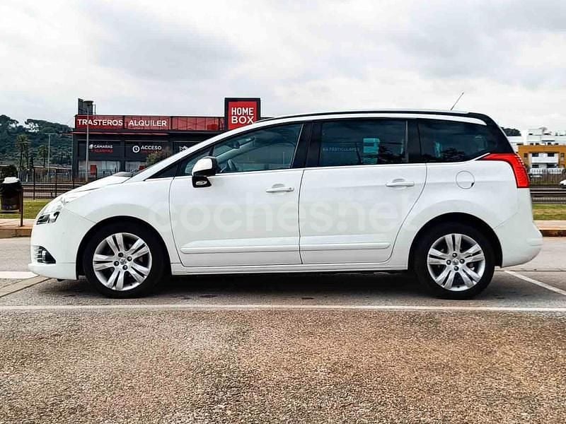 Usado Peugeot 5008 Allure 112 CV (82 kW) 2012 Blanco Monovolumen