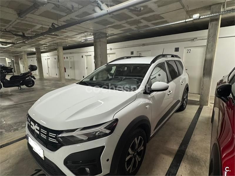 Usado Dacia Jogger Expression 100 CV (73 kW) 2022 Blanco Monovolumen