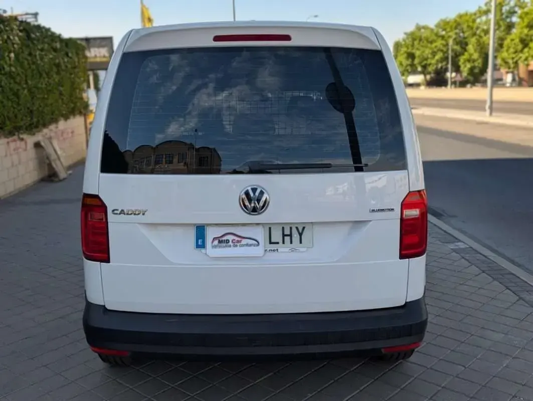 Usado VW Caddy 114 CV (83 kW) 2020 Blanco Monovolumen