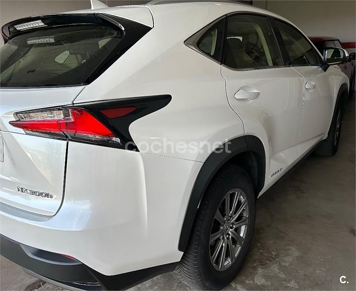Usado Lexus NX300h Business Edition 197 CV (144 kW) 2017 Blanco SUV