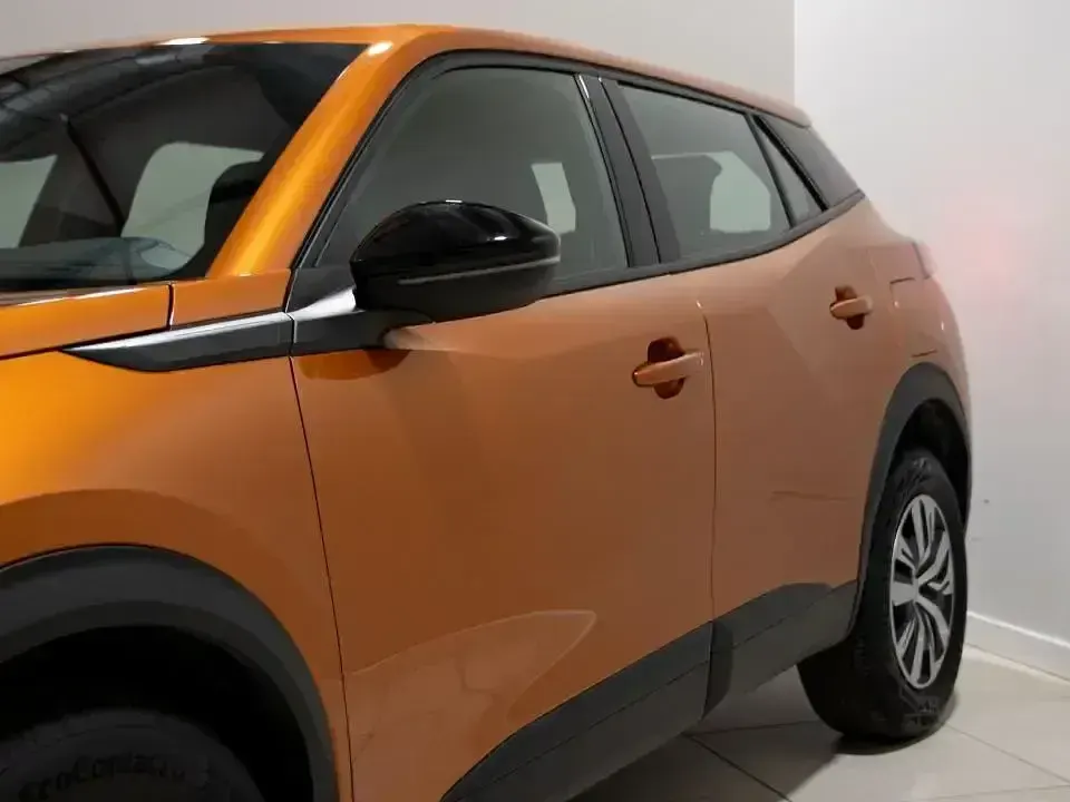 Usado Peugeot 2008 Active 130 CV (95 kW) 2023 Naranja SUV