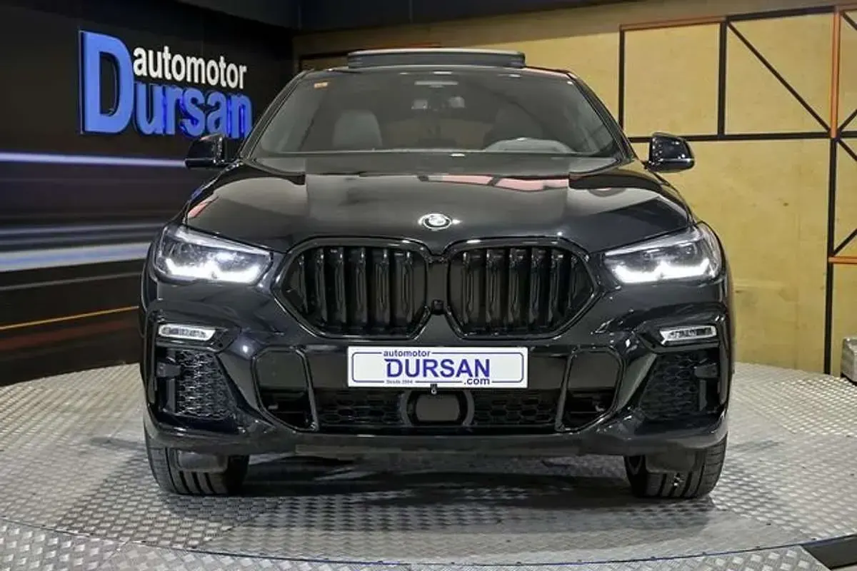Käytetty BMW X6 Comfort Edition 344 HP (253 kW) 2021 Musta Katumaasturi