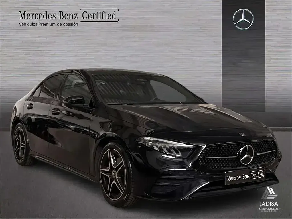 Usado Mercedes A180 136 CV (100 kW) 2024 Negro Berlina