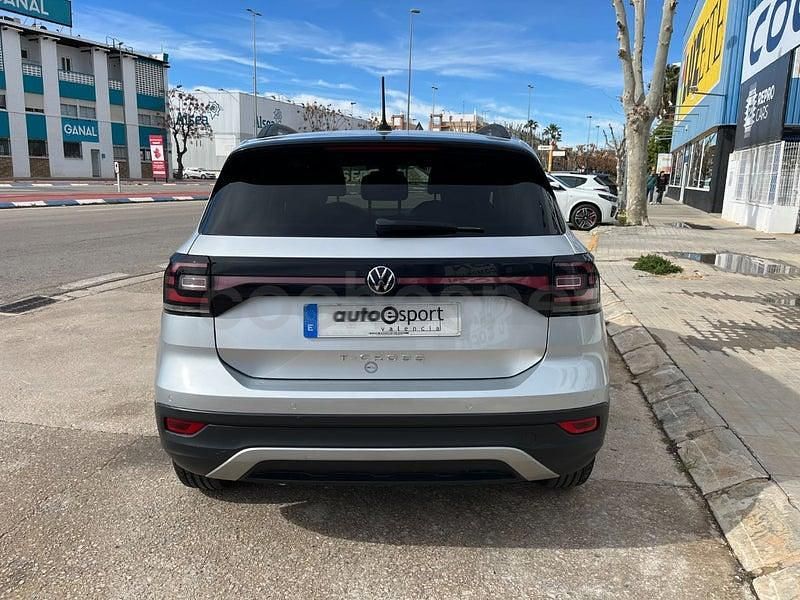 Usado VW T-Cross Advance 110 CV (80 kW) 2022 Gris / plata SUV