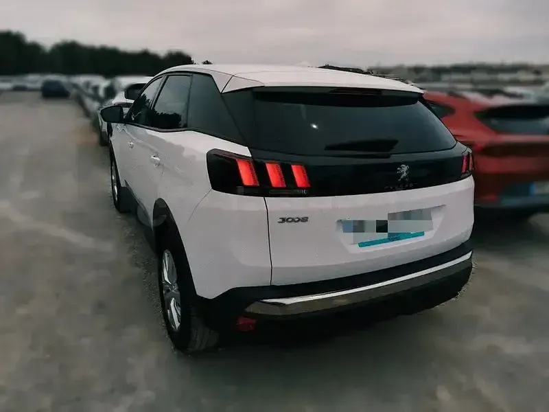 Usado Peugeot 3008 Active 130 CV (95 kW) 2020 Blanco SUV