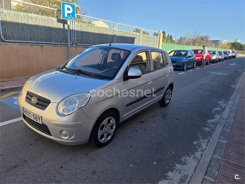Usado Kia Picanto 65 CV (47 kW) 2008 Gris / plata Utilitario