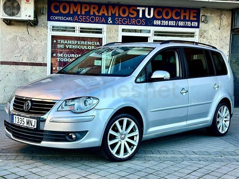 Usado VW Touran Highline 140 CV (102 kW) 2008 Gris / plata Monovolumen