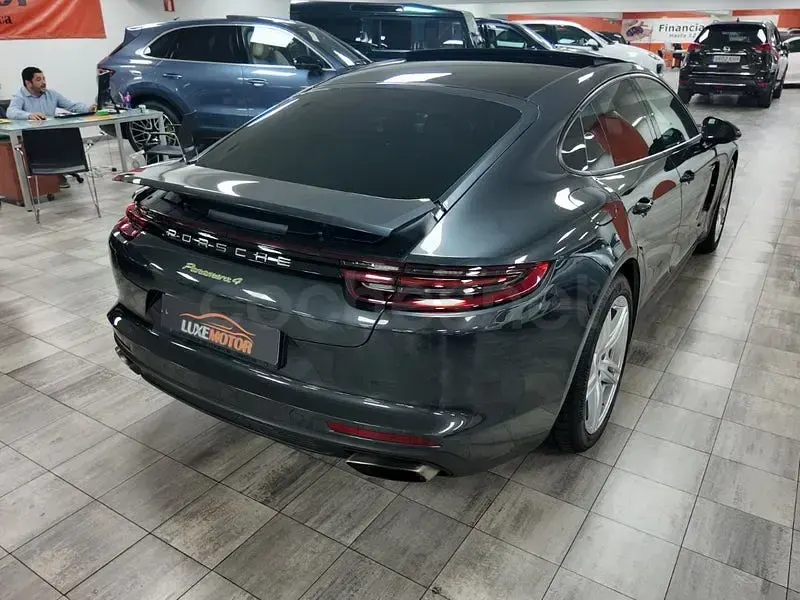 Usado Porsche Panamera 4 462 CV (339 kW) 2017 Gris / plata Berlina
