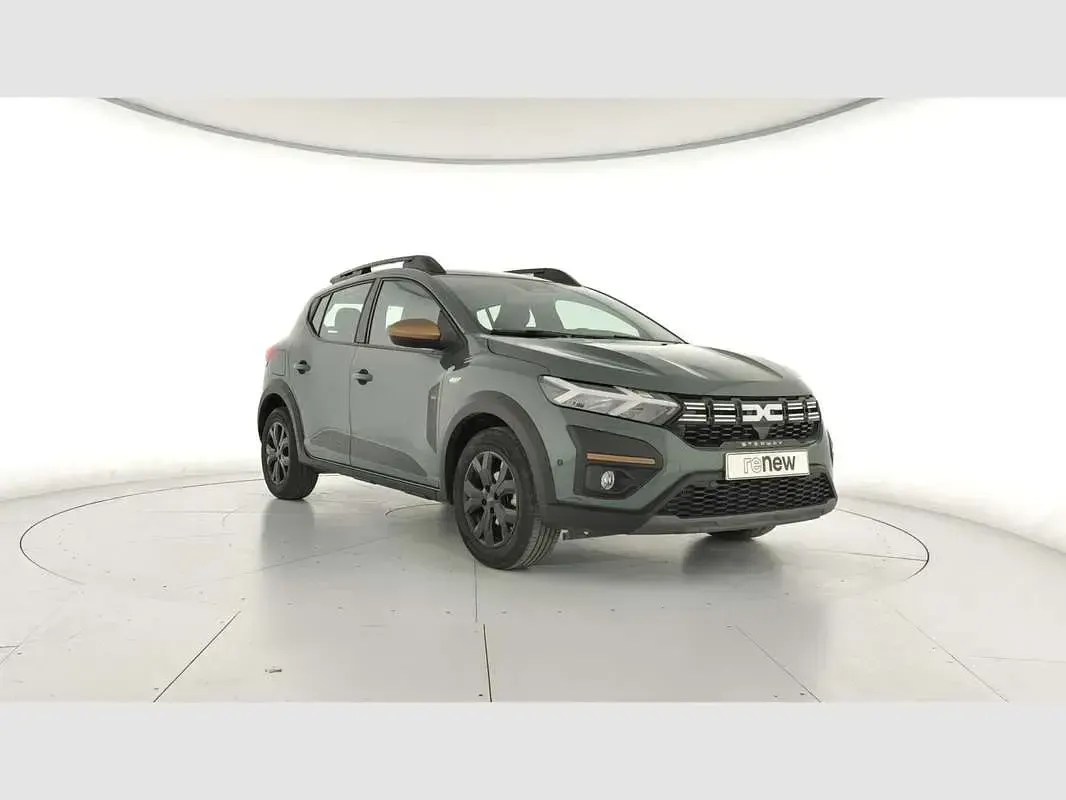 Usado Dacia Sandero Extreme 101 CV (74 kW) 2025 Verde Utilitario
