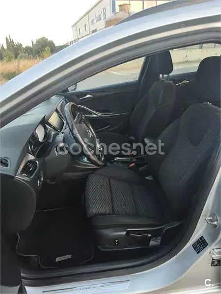 Usado Opel Astra Selective 110 CV (80 kW) 2019 Gris / plata Familiar