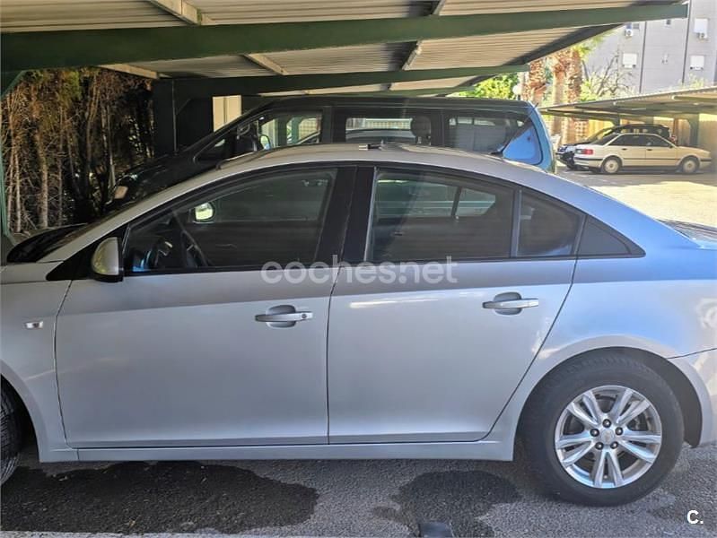 Usado Chevrolet Cruze LT 124 CV (91 kW) 2013 Gris / plata Berlina