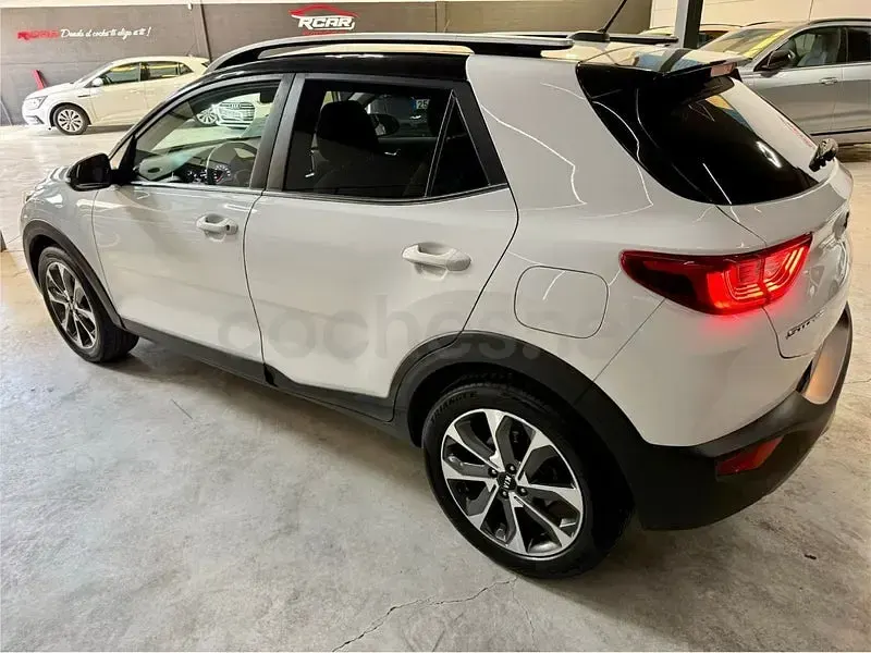 Usado Kia Stonic 120 CV (88 kW) 2018 Blanco SUV