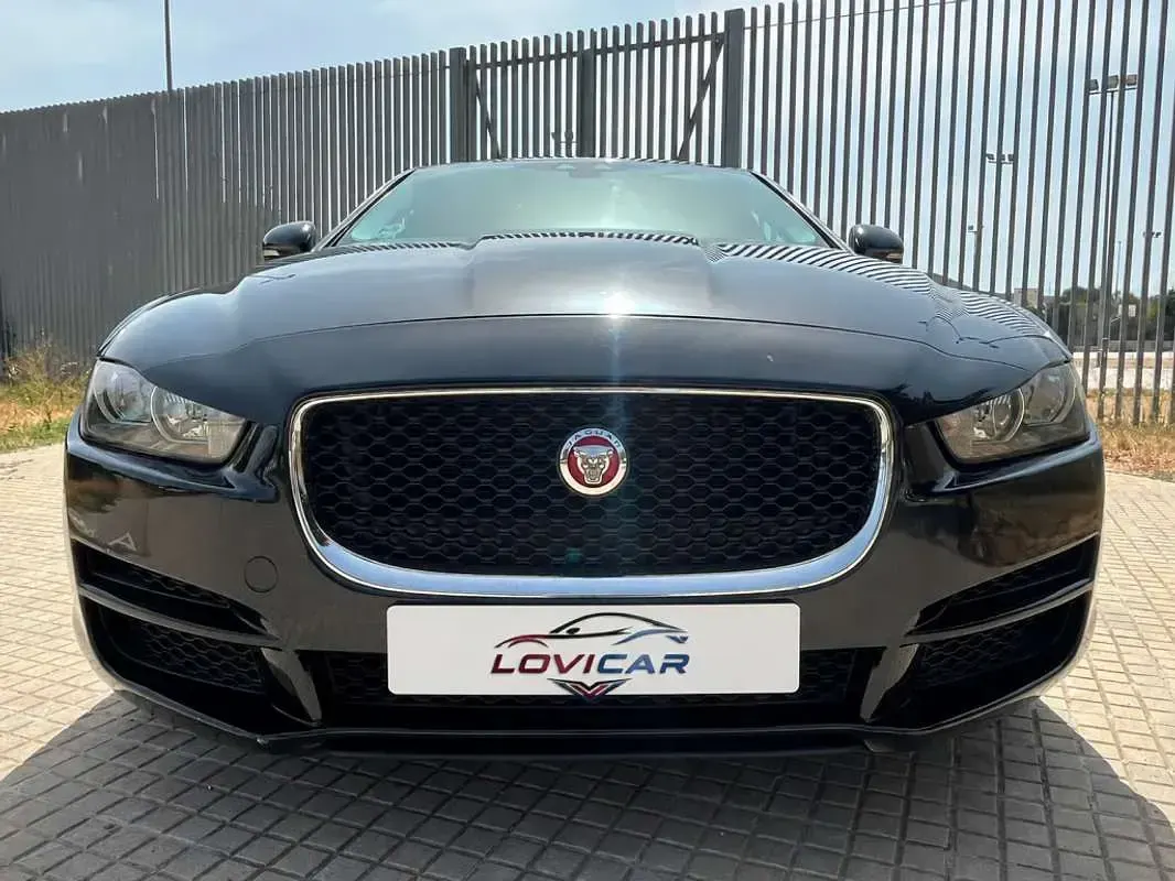Usado Jaguar XE Pure 181 CV (133 kW) 2016 Negro Berlina