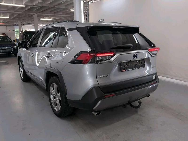 Usado Toyota RAV4 Hybrid Luxury 222 CV (163 kW) 2022 Gris / plata SUV