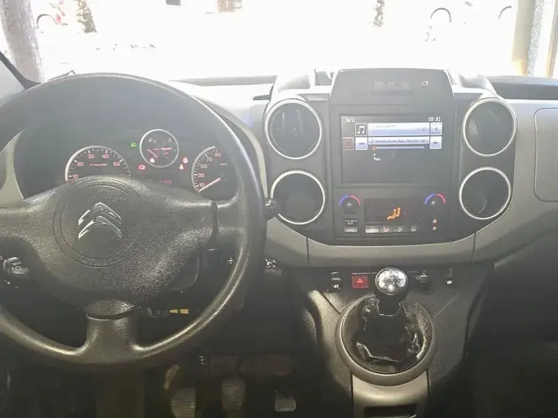 Usado Citroën Berlingo XTR 100 CV (73 kW) 2016 Verde Monovolumen