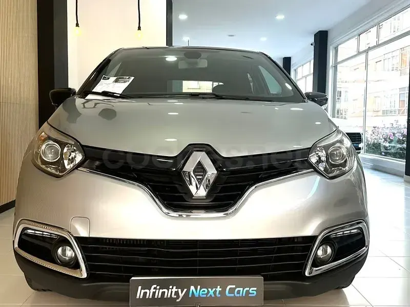 Usado Renault Captur Intens 90 CV (66 kW) 2017 Gris / plata SUV