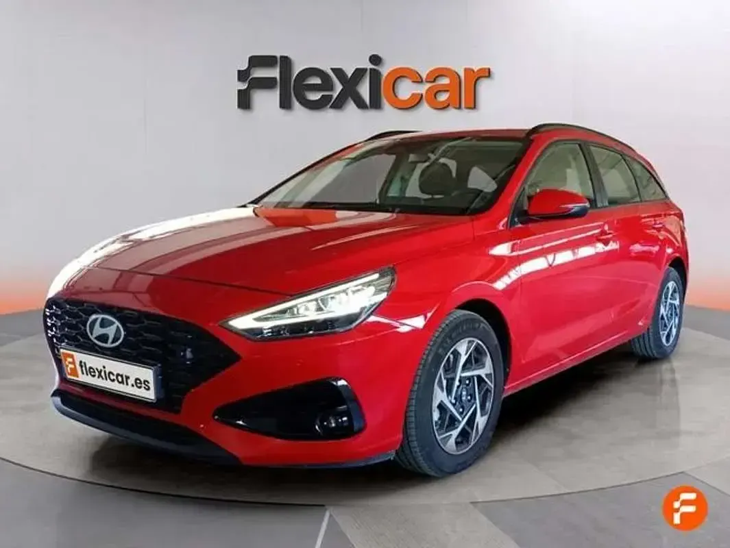 Usado Hyundai i30 101 CV (74 kW) 2025 Rojo Familiar